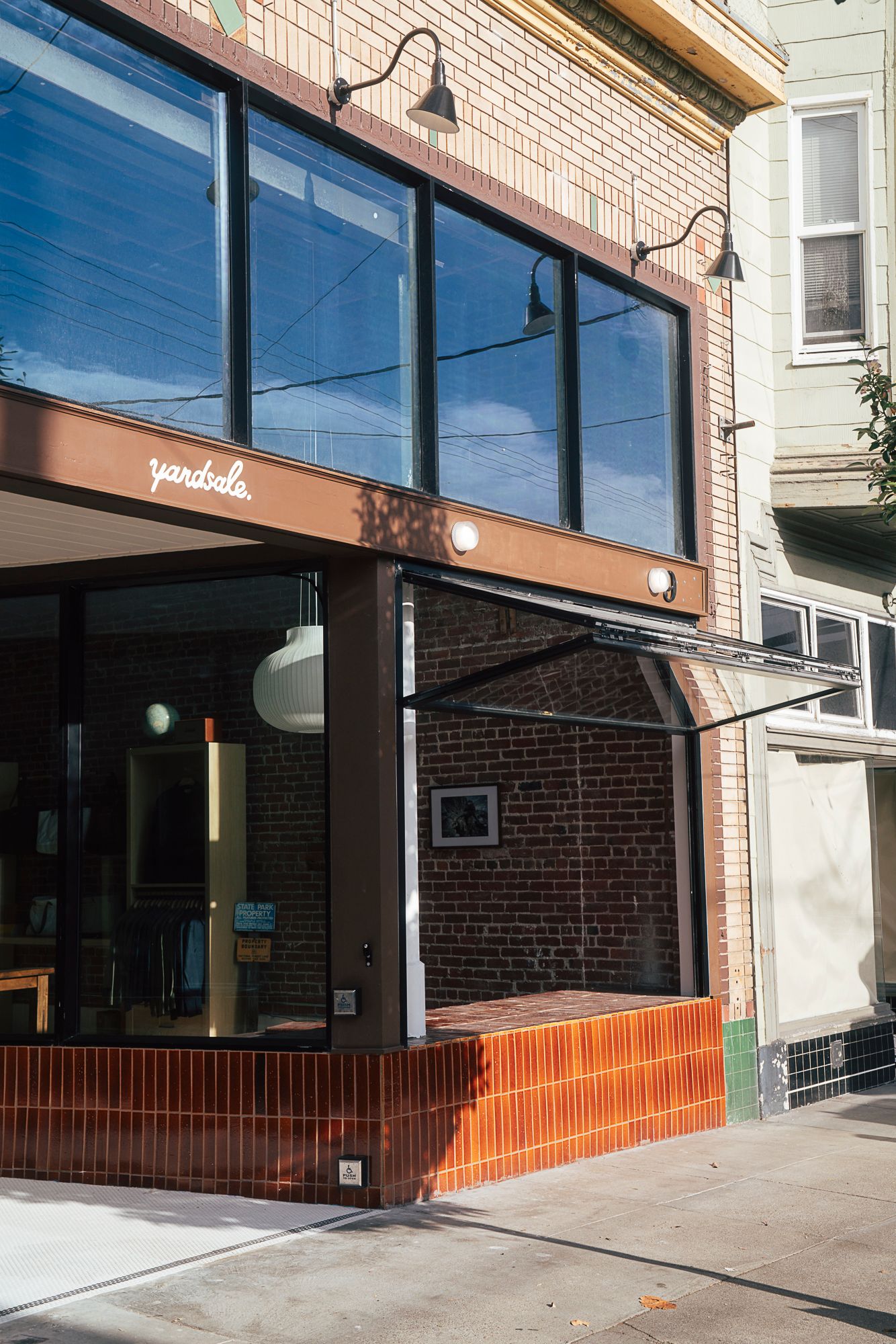 The front facade at 925 Cole Street 