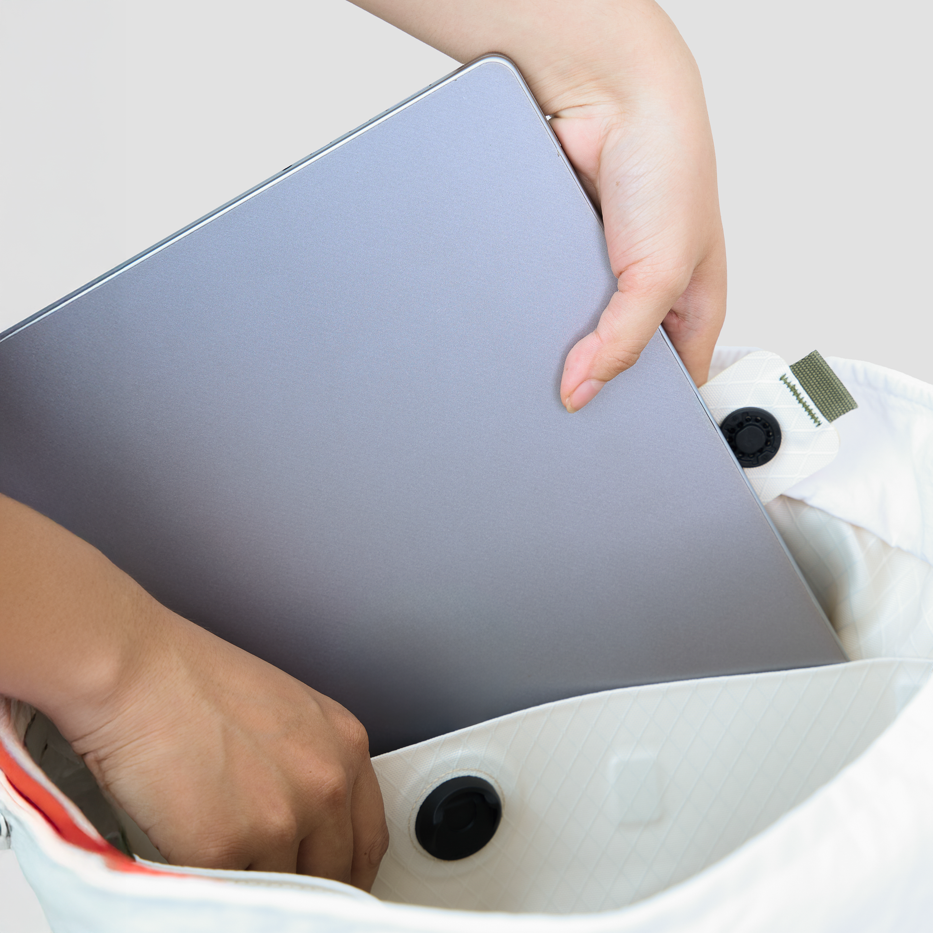 An image of Day Bag Marshmallow laptop